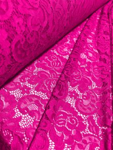 Čipka - La Ciklama - Deblja, elastična čipka u intenzivnoj ciklama nijansi, idealna za one koji žele da istaknu ženstvenost i stil.