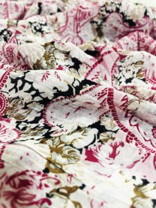 Indijsko platno Jaipur Ples – lagana, prirodna i prozračna tkanina sa egzotičnim šarmom. Savršena za odeću, zavese i letnje projekte.