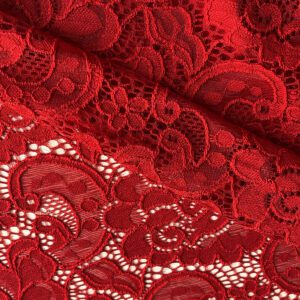 Elastična čipka u zavodljivoj tamno crvenoj nijansi koja podseća na rubin – dragocen i upečatljiv. Ova čipka je blago deblja, mekana i postojana, savršena za krojeve koji traže i oblik i dramu.