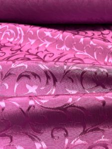 barokna tkanina u roza nijansama