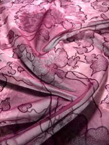 tkanina sa cvetnim uzorkom