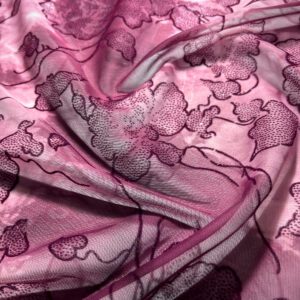 tkanina sa cvetnim uzorkom