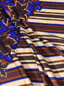 tkanina sa cvetnim dezenom