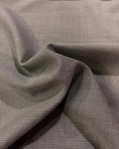 siva tkanina sa sitnim šarama