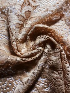 čipka u boji mocha