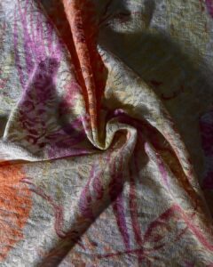 šarena čipka sa cvetnim uzorkom