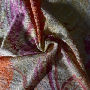 šarena čipka sa cvetnim uzorkom