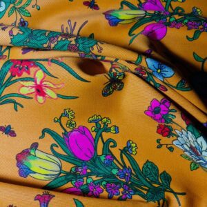 Cvećem ukrašena tkanina