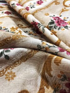 uzorak tkanine sa cvetnim motivima