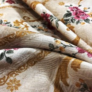 uzorak tkanine sa cvetnim motivima