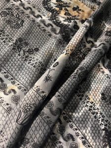 tkanina sa cvetnim uzorkom