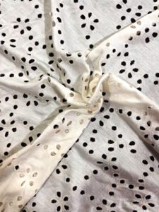 tkanina sa cvetnim uzorkom