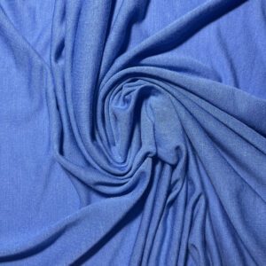 plava tkanina sa talasastim uzorkom