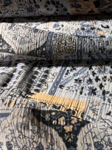 tkanina sa cvetnim dezenom