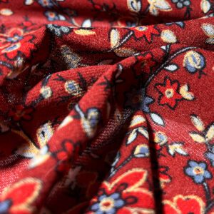 cvećasta tkanina u crvenoj boji