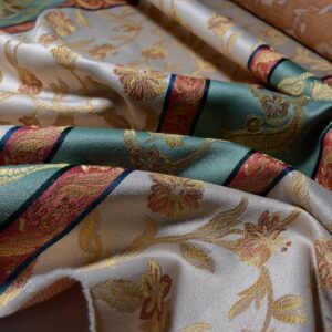 barokna tkanina sa cvetnim uzorkom