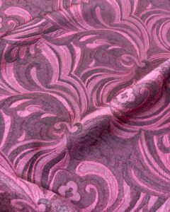 reljefna tkanina u amarant boji