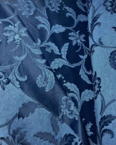 plavi mebl štof sa cvetnim uzorkom