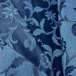 plavi mebl štof sa cvetnim uzorkom