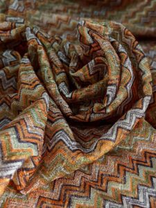 tkanina sa zigzag šarama