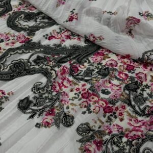 cvjetna tkanina sa crnim detaljima