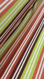 prugasta tkanina u crvenoj i zelenoj boji