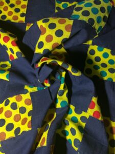 pačvork pamučno platno sa šarenim tačkama