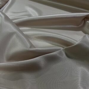 saten tkanina u svetloj nijansi