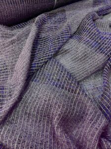 tkanina u ljubičastoj nijansi