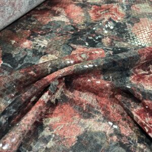 Cvetni dezen trikotaze sa sjajnim detaljima