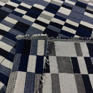 geometrijska tkanina u tamnim tonovima