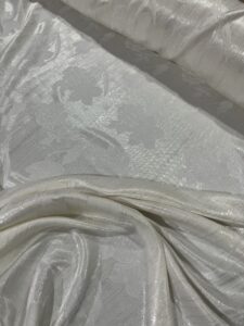 materijal sa cvetnim uzorkom