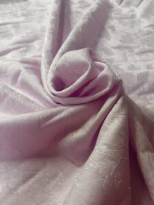 roze tkanina sa sjajem
