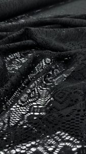 crna čipka sa uzorkom