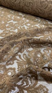 čipkana tkanina u boji karamele