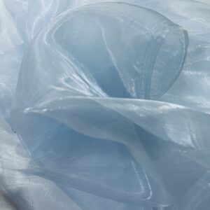 prozirna tkanina u svetloplavoj boji