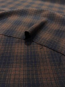 Pamučni štof u retro karo dezenu, tamna čokolada i plavi grafit
