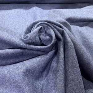 Vuneni štof u plavo-sivoj melanž nijansi, gust i mekan