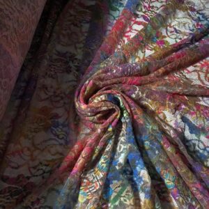 Šarena čipka sa cvetnim uzorkom u raznim nijansama