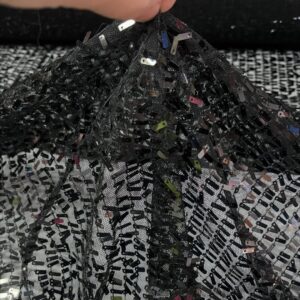 Elastična mrežica sa pravougaonim crnim šljokicama