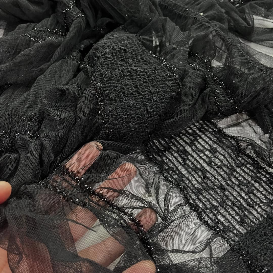 Mekani crni til sa šljokicama i elastičnim bordurama