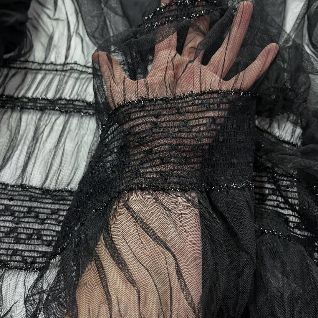 Mekani crni til sa elastičnom bordurom i šljokicama