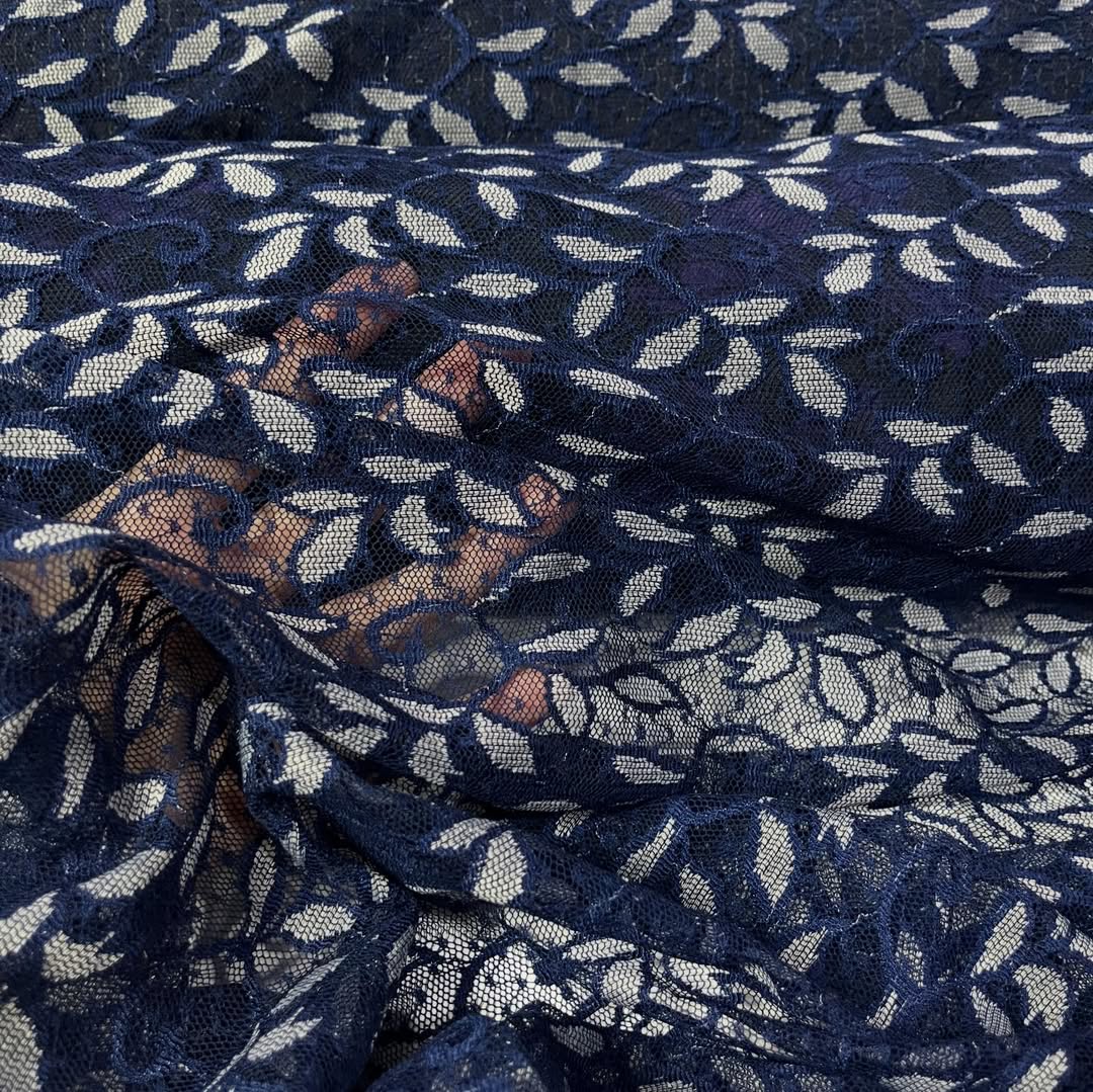 Luksuzna tamno plava čipka sa floralnim dezenom