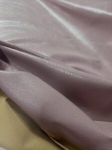 Elegantna puder-roze eko koža sa svilenkastim sjajem