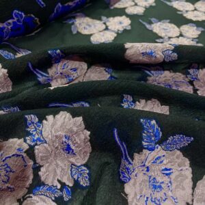 Elegantni providni brokat sa cvetnim uzorkom u nežnim tonovima