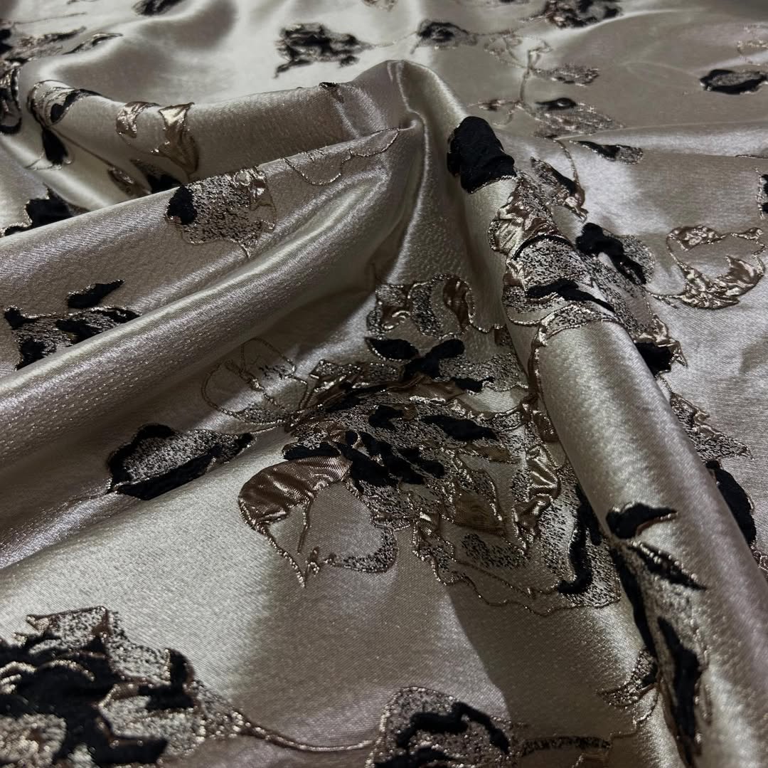 Luksuzni brokat žakard sa cvetnim motivima u metalik zlatnoj boji